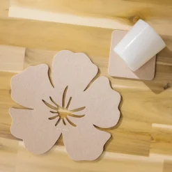 Hibiscus Trivet, Feather