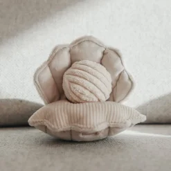 OYSTER POP Enrichment Dog Toy